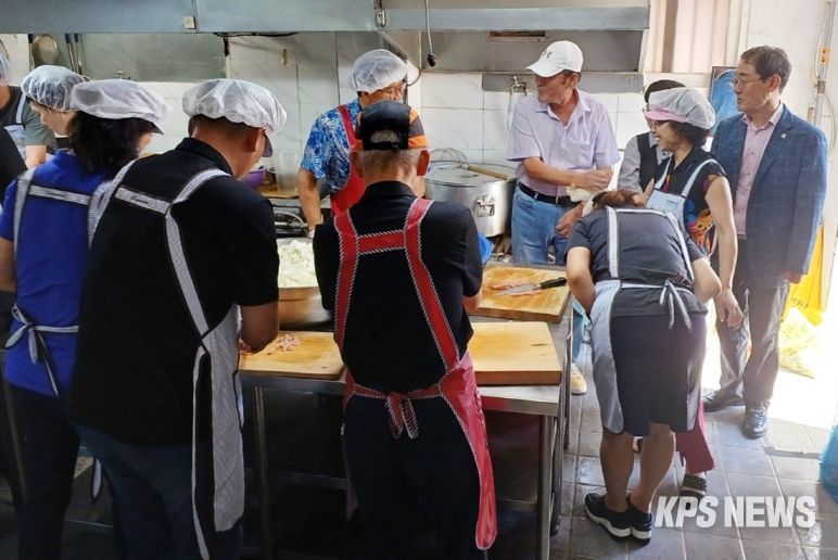 수원시 팔달구 행궁동 주민자치회 및 통장협의회, 연무정급식소 격려방문