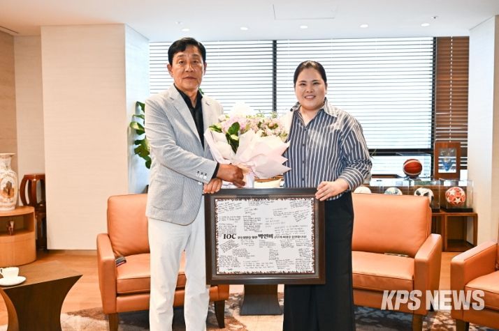 KLPGA 김정태 회장, IOC 선수위원 도전하는 박인비 직접 만나 격려