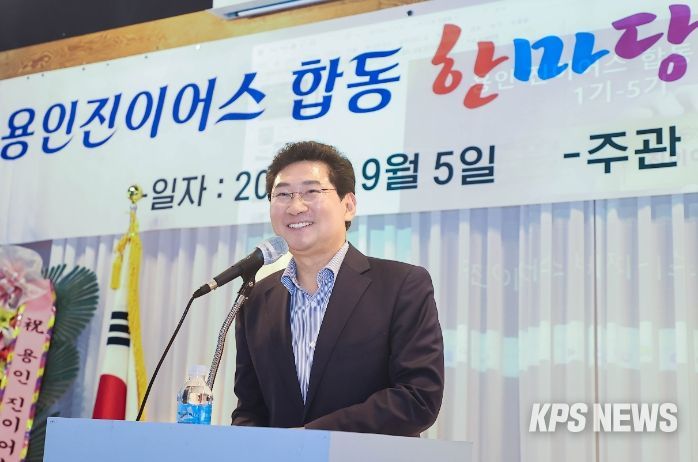 이상일 용인특례시장이 5일 기흥ICT밸리에서 열린 용인 진이어스 합동 한마당에서 인사말을 하고 있다