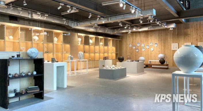 경기도자미술관 창작공방 1층_전시 및 교육 공간 전경