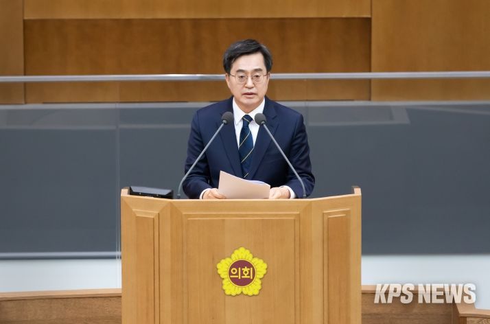 21일 오전 경기도의회 본회의장에서 김동연 경기도지사, 염종현 경기도의회 의장, 임태희 경기도교육감 등이 참석한 가운데 제372회 정례회 제5차 본회의가 열리고 있다.