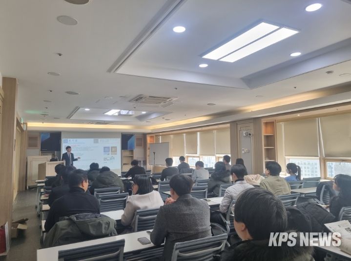 'GH ESG경영 인식 확산 교육' 이라는 주제로 교육을 진행하고 있다