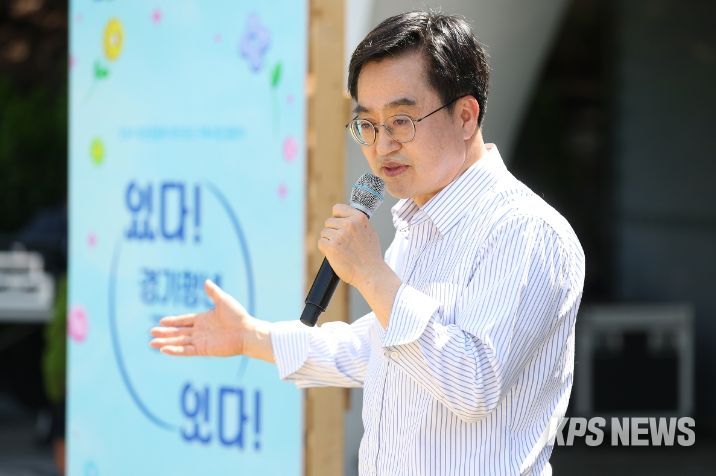 13일 오전 도담소에서 열린 청년공동체 출범식 “경기청년 커넥트 in 도담”행사에서 김동연 경기도지사가 격려사를 하고 있다.