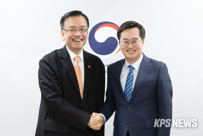 20일 오후 정부서울청사에서 김동연 경기도지사가 최상목 경제부총리와 간담회를 가졌다.