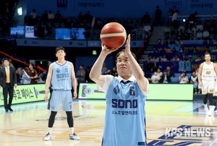 시투하는 이동환 고양특례시장