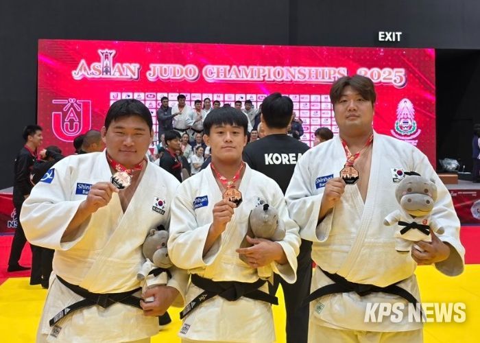 (왼쪽)김민종, 김종훈, 이승엽 선수 사진