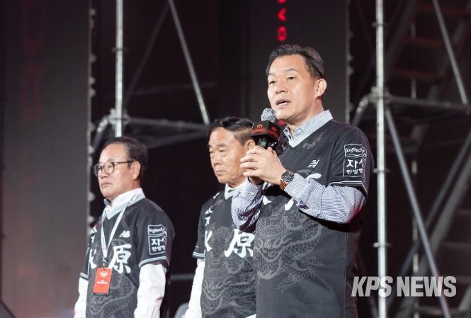 이재준 수원시장이 환영사를 하고 있다.