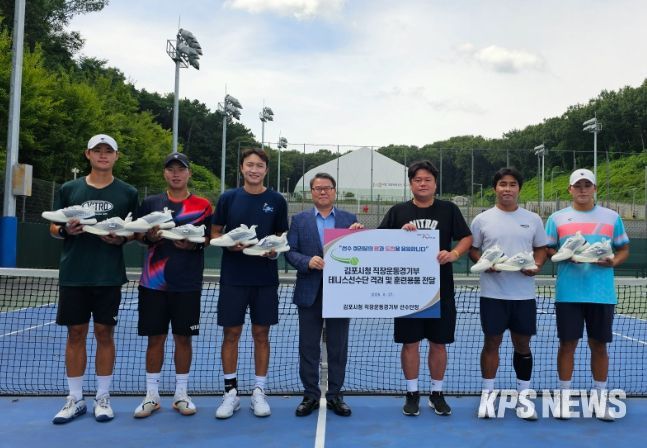 훈련용품 전달 사진