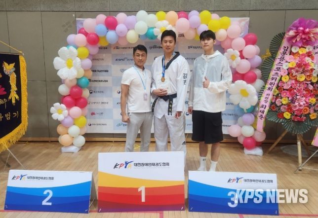 이학성 선수 사진(가운데)