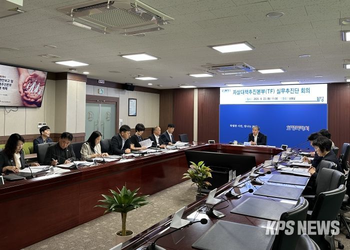 정구원 화성특례시 제1부시장이 23일 자살대책추진본부 실무추진단 회의를 주재하고 있다