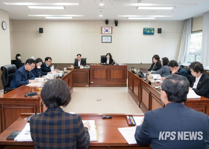 용인특례시의회 경제환경위원회, 행정사무감사 1일차