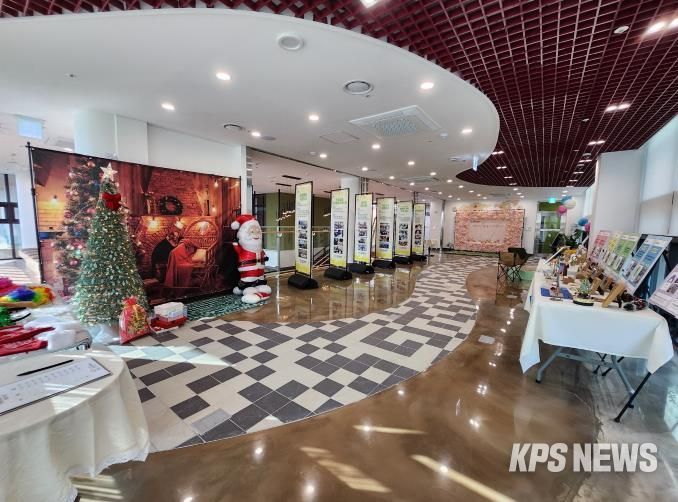 안성시 가족센터, 시민 위한 ‘크리스마스 포토존·체험 전시’ 운영