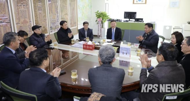 황규돈 신임 수원시 팔달구청장, 동 주민자치회장과 소통으로 하나되다