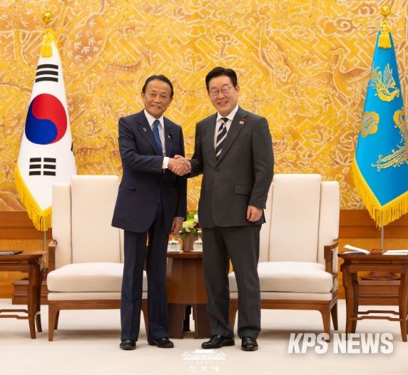 아소 다로 전 일본 총리 접견 (청와대)